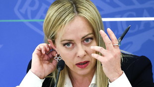 “Italiani non vi tradiremo”. Meloni tuona sui migranti e conferma la difesa dei confini