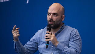 Definì Meloni bastarda. Ora Saviano va a processo ma chiede la grazia