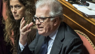 “Appoggio a Moratti”. Il big del Pd scatena la rivolta e azzanna il M5S