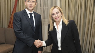 “Irresponsabili”. Il governo Meloni manda in tilt la Francia sui migranti