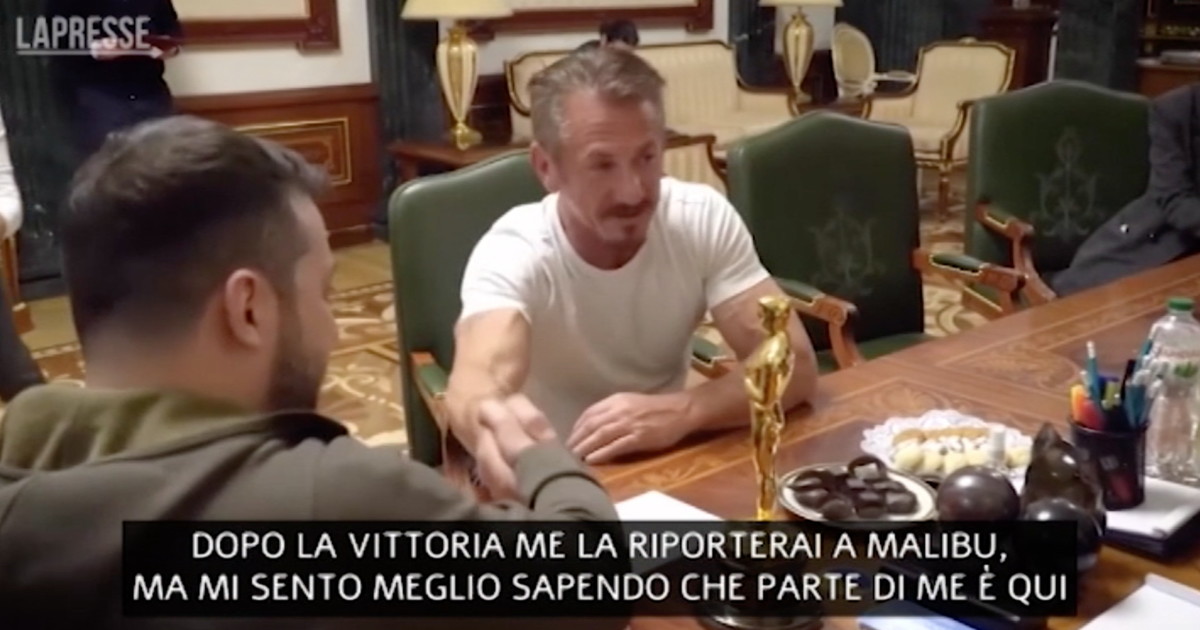 Guerra in Ucraina, Sean Penn e il regalo da “Oscar” a Zelensky gesto