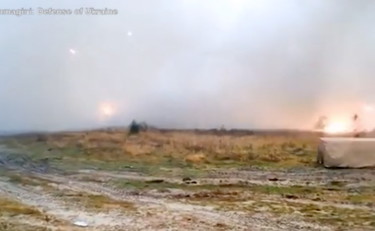 La Russia scappa da Kherson, ma per l'esercito finisce malissimo | GUARDA