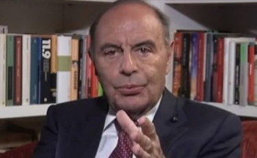 Bruno Vespa inchioda Macron: ecco i dati che sbugiardano la Francia