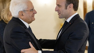 La verità dietro la chiamata tra Mattarella e Macron: tutti i nodi che costringono l'Italia alla pace