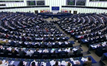 Parlamento Ue: Russia sponsor terrorismo, approvata risoluzione