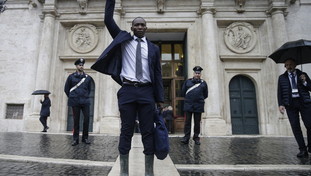 Guerra nella sinistra, Soumahoro trascina Fratoianni nel fango