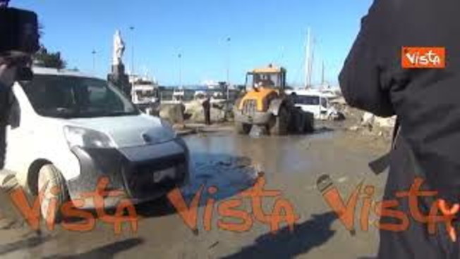 Casamicciola invasa dal fango dopo la frana Casamicciola invasa dal fango dopo la frana