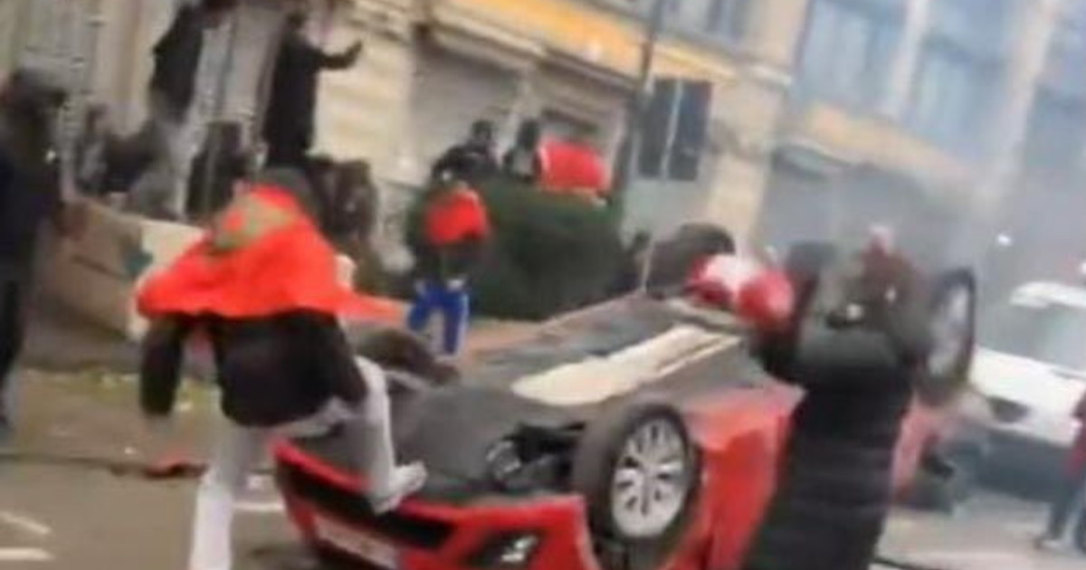 I tifosi del Marocco mettono Bruxelles a ferro e fuoco: follia dopo la vittoria I tifosi del Marocco mettono Bruxelles a ferro e fuoco: follia dopo la vittoria