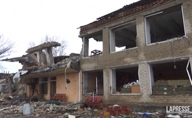 Il villaggio è stato del tutto sbriciolato: la cittadina ucraina rasa al suolo | GUARDA