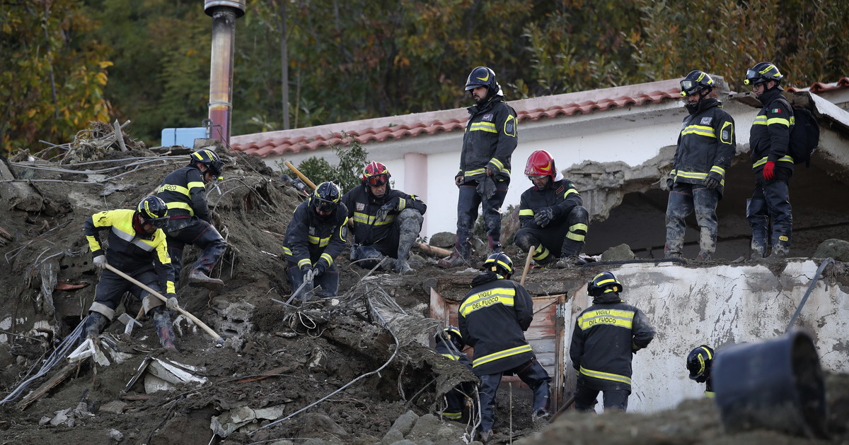 Una mail aveva avvisato De Luca e Manfredi del rischio: a Ischia allarme ignorato Una mail aveva avvisato De Luca e Manfredi del rischio: a Ischia allarme ignorato