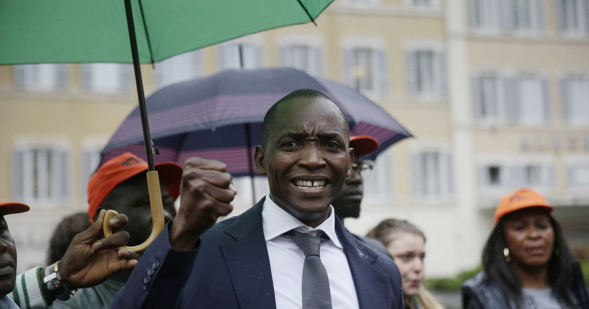 “Spariti gli assenti dei braccianti”. Altra pugnalata per Soumahoro “Spariti gli assenti dei braccianti”. Altra pugnalata per Soumahoro