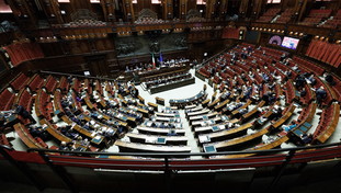 Prorogato l'invio di armi. Approvate mozioni maggioranza e Pd-Terzo Polo