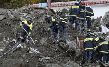Trovati altri due corpi, salgono a dieci le vittime della frana di Ischia