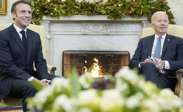 Biden-Macron nello studio Ovale: Conferenza internazionale di pace a Parigi