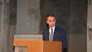 “Non ha alcuna esperienza”. Parte la raccolta firma contro l'incarico a Di Maio