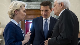 Mattarella fa la voce grossa e striglia von der Leyen sul tetto al prezzo del gas