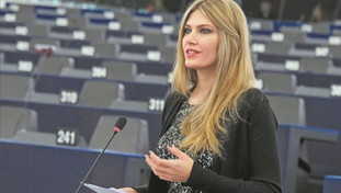 Corruzione dal Qatar all'Europarlamento: fermata la vicepresidente Kaili e l'ex eurodeputato Panzeri