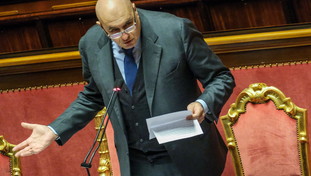 Aiuti secretati come in passato. Crosetto spegne le polemiche