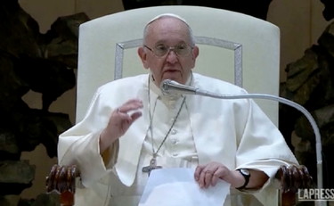 “Meno spese per i regali, ecco dove dovete mandare i soldi”. L'appello del Papa | GUARDA