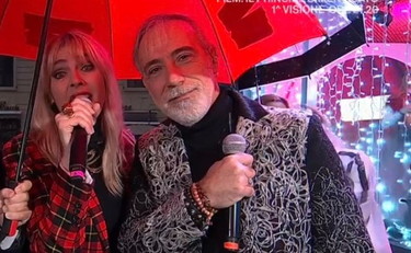 Cos'è costretto a fare Vespa da Fiorello: la reazione diventa un caso