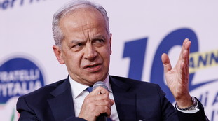 Le Ong sono inutili. Piantedosi all'attacco sull'emergenza migranti