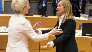 Meloni sprona: “Subito nuove regole”. Energia e immigrazione, Ue a rilento