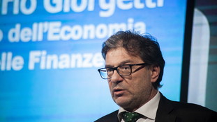 Giorgetti fa tremare i pensionati: “Sistema verso il crollo”