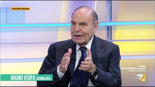 “Nessun ritardo, critiche pretestuose”. Vespa inchioda la sinistra