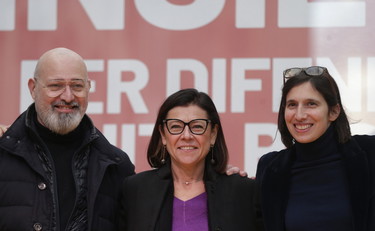 Anticipiamole o moriamo. Nel Pd è rissa sulla data delle primarie