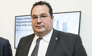 Fate anche i camerieri. Durigon sprona i laureati ad accettare le offerte del Reddito