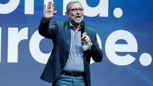 “Miserabili”. Conte e i grillini smascherati sulla farsa dell'aumento degli stipendi