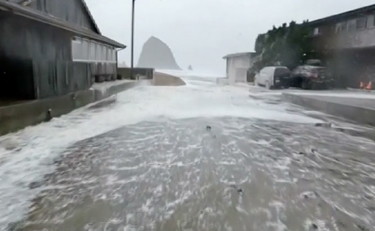 Le onde mostruose sommergono la West coast, Stati Uniti in ginocchio