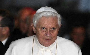 Ratzinger è in gravi condizioni, l'agonia di Benedetto XVI