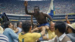 Addio a Pelé, il mondo ai piedi di O Rei: Eterno
