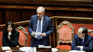 “Mascherine e quarta dose ad anziani e fragili”. Il Covid spaventa, il ministero corre ai ripari