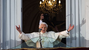 “Rimanete saldi e non fatevi confondere”. Le parole d'addio di Ratzinger