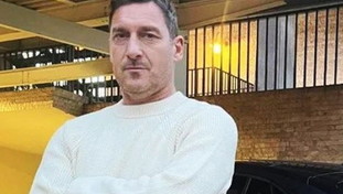 La foto diventa un caso: insulti a Totti, cos'è successo