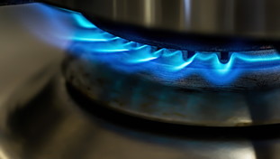 Dopo l'allarme energia gli italiani sono corsi al riparo: crolla il consumo di gas