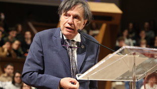 Aggrappati al Nobel Parisi per evitare la disfatta contro il centrodestra: M5S e Pd alla frutta