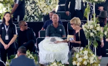 Il Brasile dice addio a Pelé: l'omaggio speciale prima della sepoltura | GUARDA