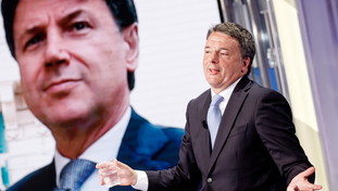 “Aizza il popolo e fa il moralista, ma poi...”. Renzi asfalta Conte