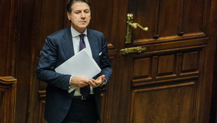 Da Conte a Soumahoro: il complicato rapporto della sinistra col denaro