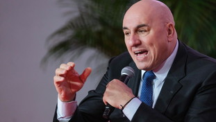 La carica degli anti-italiani vomita odio su Crosetto: “Vietato criticare la Bce”