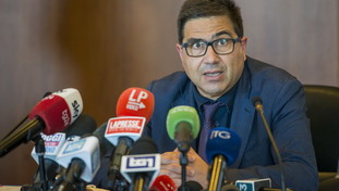 La sinistra sa di essere già sconfitta e fa una corte disperata al M5S. Ira di Calenda