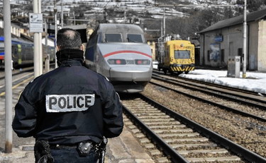 Ipocrisia Ue sui migranti, pugno duro solo con l'Italia