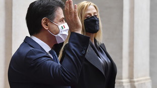 Conte ma che fai? A Cortina la foto umiliante della fidanzata Olivia