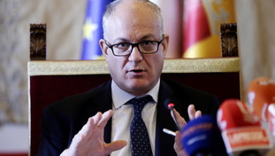 Levata di scudi nel Pd contro le nomine di Gualtieri: terremoto nei dem