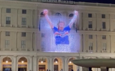 Genova piange la morte di Vialli. L'omaggio in piazza è extra-large | GUARDO