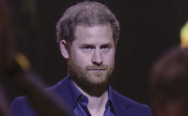 Non volevo ferirli. Il principe Harry difende il suo libro