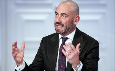 Tempesta virale perfetta. In Cina Bassetti prevede il disastro Covid